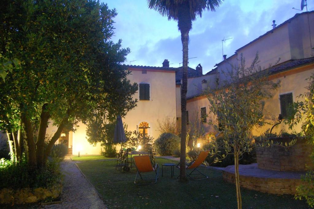 Отель Il Giardino Segreto Пиенца Экстерьер фото